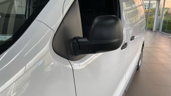 Peugeot Expert E-Standard 1000 100kW 75kWh Professional Premium + Van Auto - Image 25